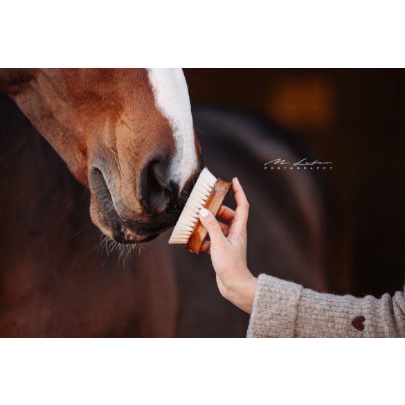 EQUIMOUR "MÄXCHEN" KECSKESZŐR FEJKEFE  - ÉRZÉKENY TERÜLETEKRE 